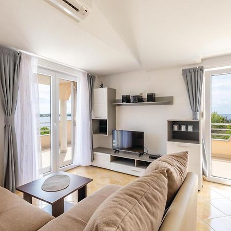 Stunning Apartment In Sevid With Kitchen ภายนอก รูปภาพ