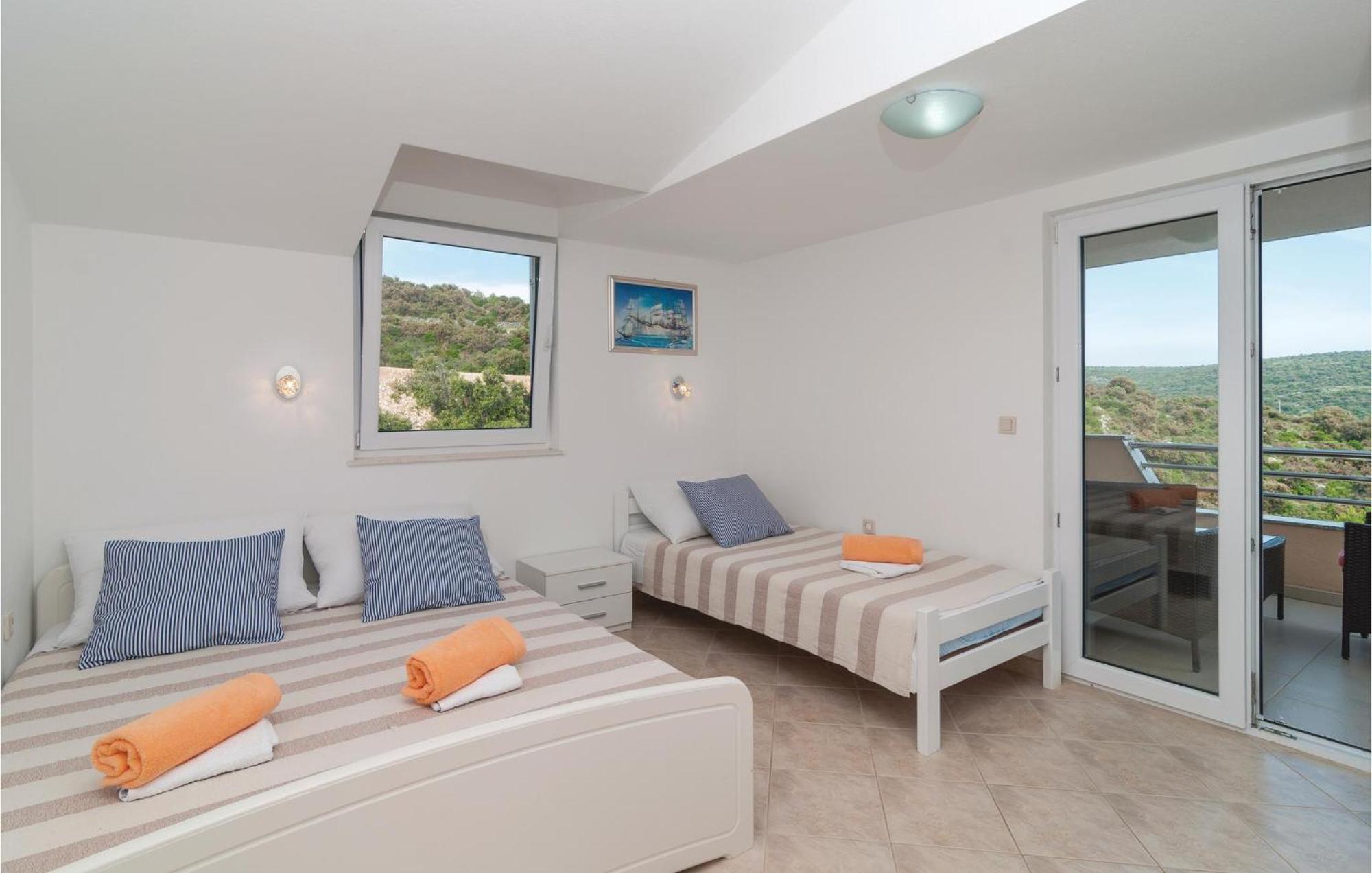 Stunning Apartment In Sevid With Kitchen ภายนอก รูปภาพ