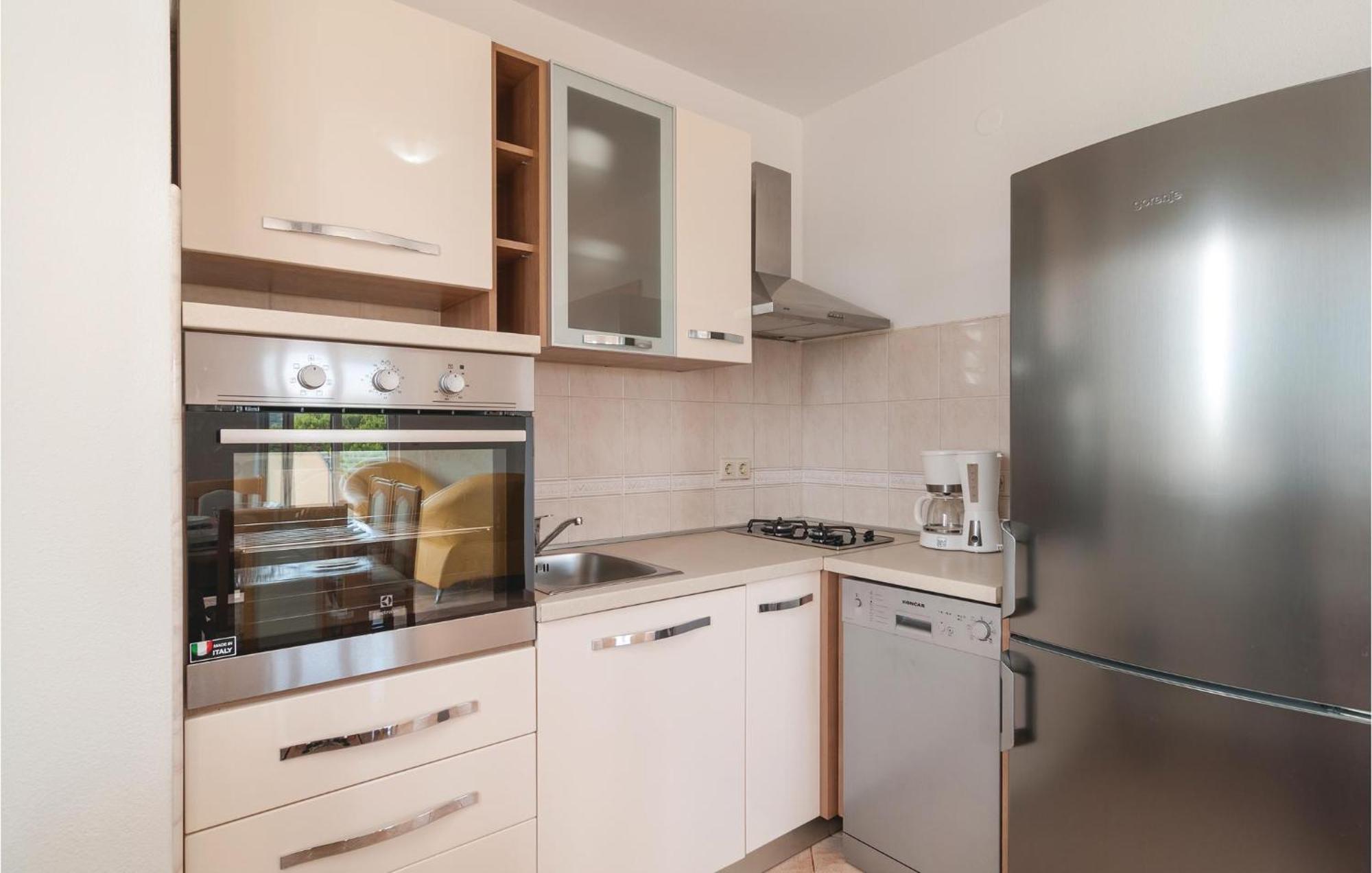 Stunning Apartment In Sevid With Kitchen ภายนอก รูปภาพ