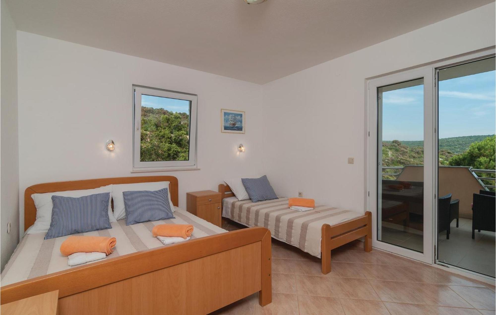 Stunning Apartment In Sevid With Kitchen ภายนอก รูปภาพ