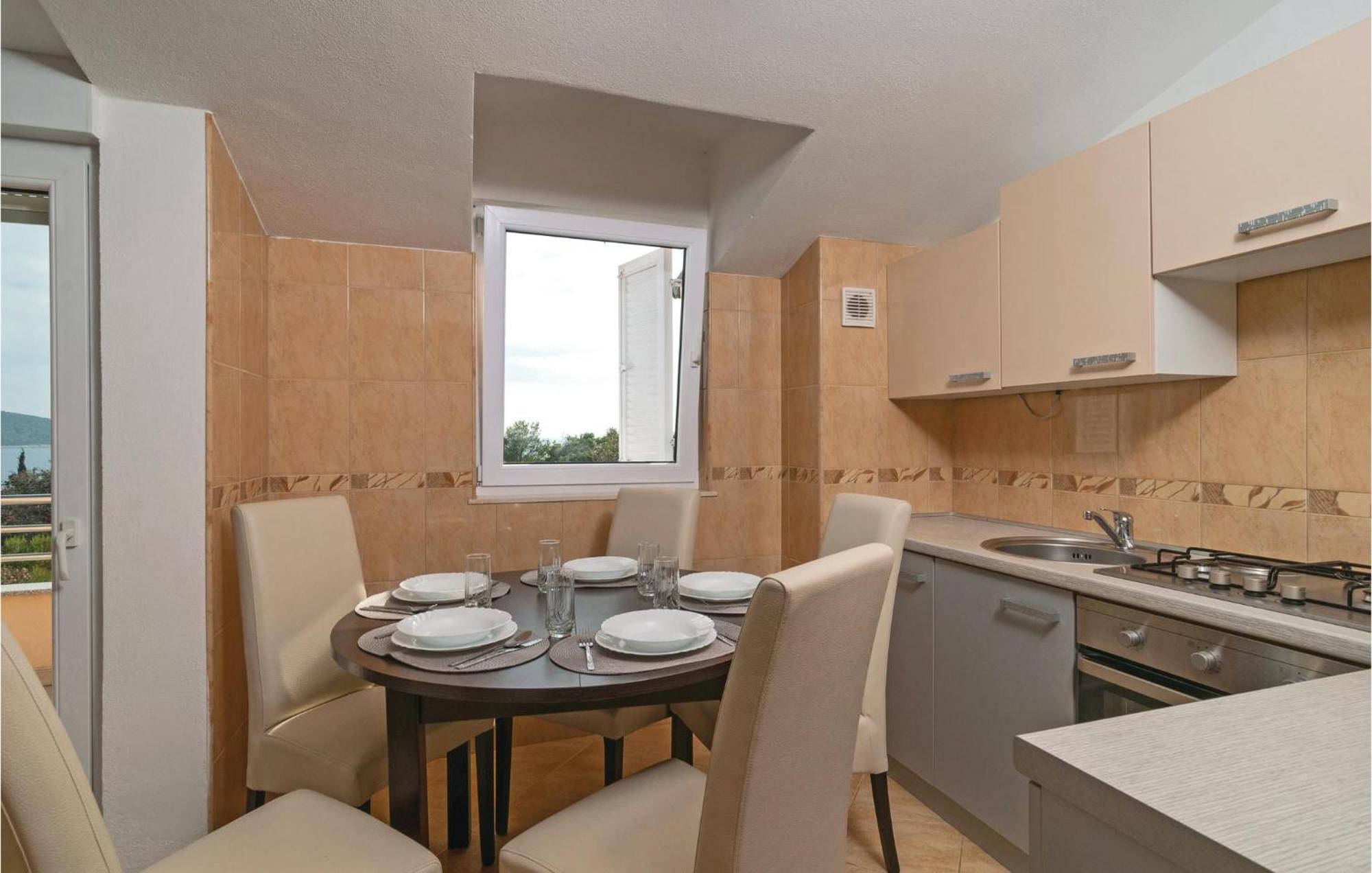 Stunning Apartment In Sevid With Kitchen ภายนอก รูปภาพ